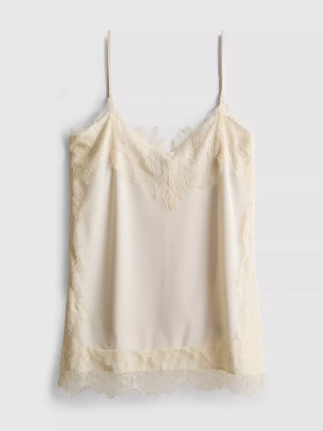 Top tipo camisola con ribete de encaje satinado de Paula Echevarría