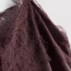 Top tipo camisola con ribete de encaje satinado de Paula Echevarría