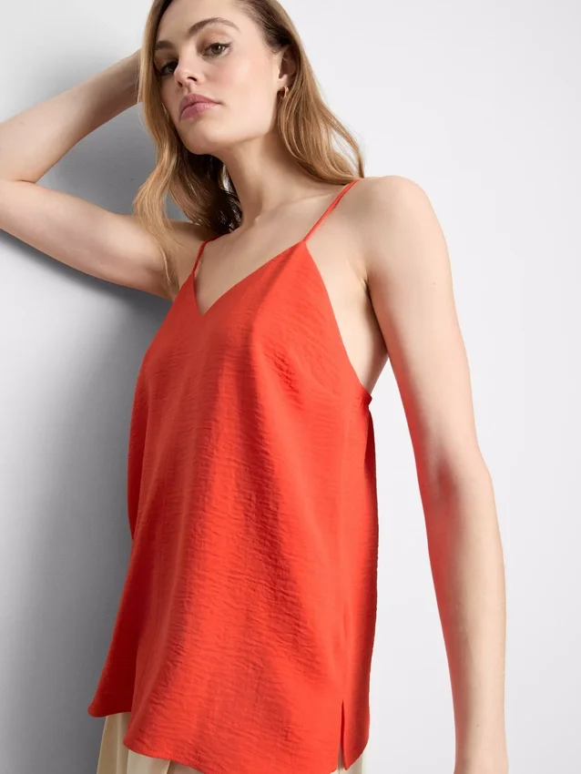 Top tipo camisola con textura y ventilación