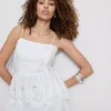 Top tipo camisola de algodón con bordado y dobladillo con volantes