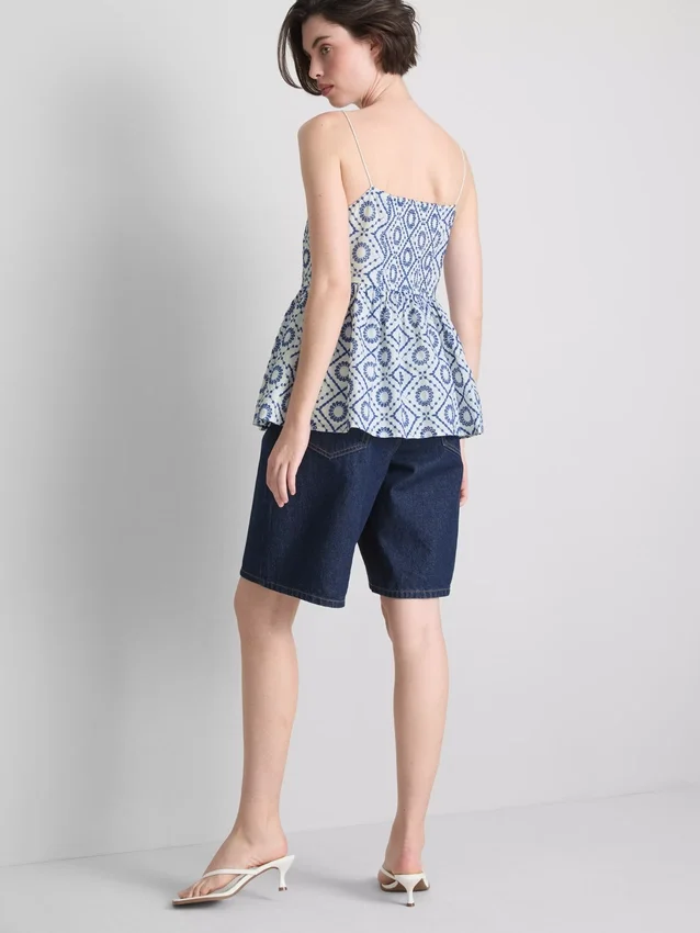 Top tipo camisola de algodón con calados