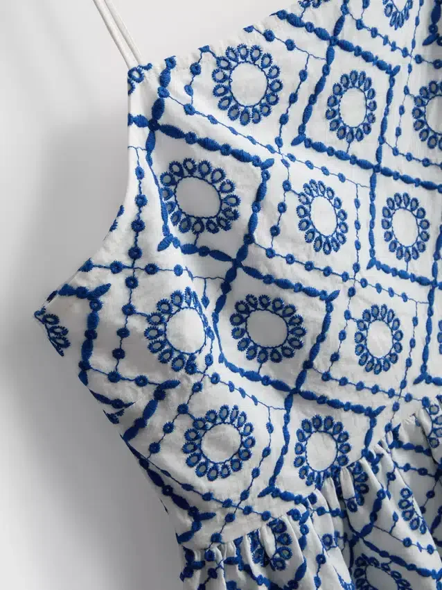 Top tipo camisola de algodón con calados