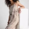 Top tipo camisola largo de satén arrugado de Paula Echevarría