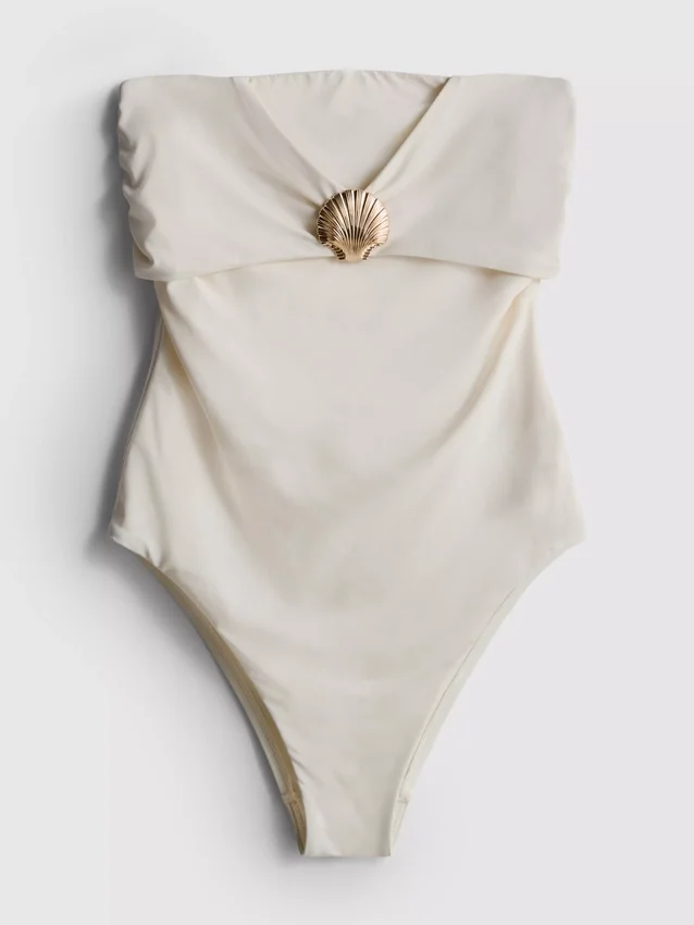 Traje de baño bandeau con detalles de conchas