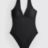 Traje de baño con control de silueta y corte festoneado