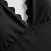 Traje de baño con control de silueta y corte festoneado