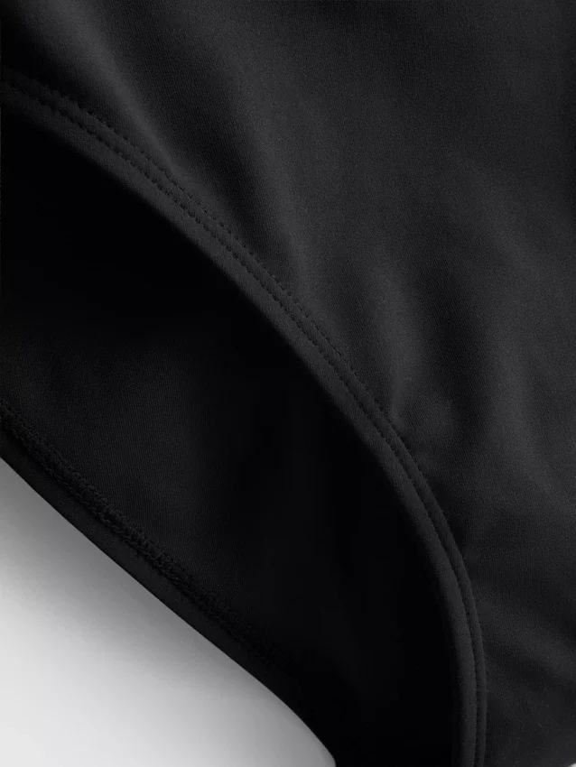 Traje de baño con control de silueta y corte festoneado