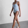Traje de baño con volantes de cuadros vichy