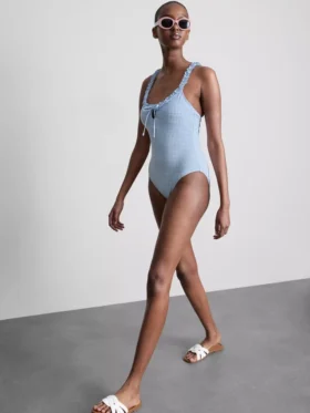 Traje de baño con volantes de cuadros vichy