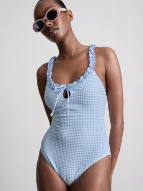 Traje de baño con volantes de cuadros vichy