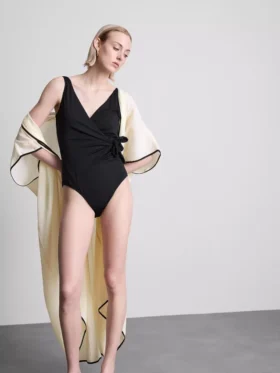 Traje de baño cruzado con control de figura