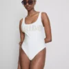 Traje de baño de novia con perlas