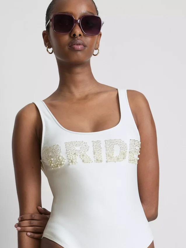 Traje de baño de novia con perlas