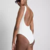 Traje de baño de novia con perlas