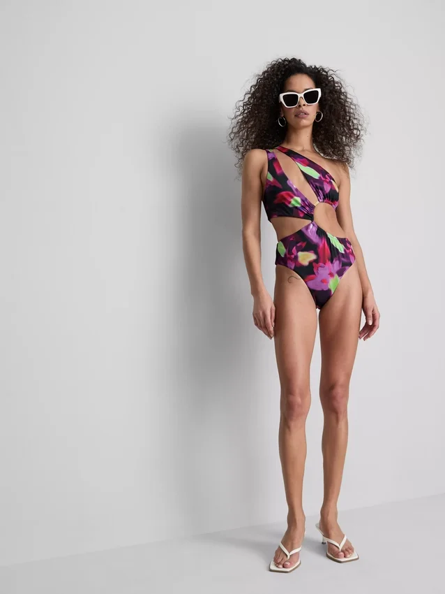 Traje de baño estampado con aberturas