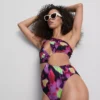 Traje de baño estampado con aberturas