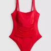 Traje de baño moldeado con detalle drapeado