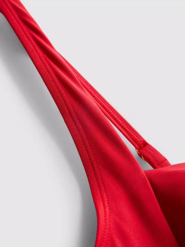 Traje de baño moldeado con detalle drapeado