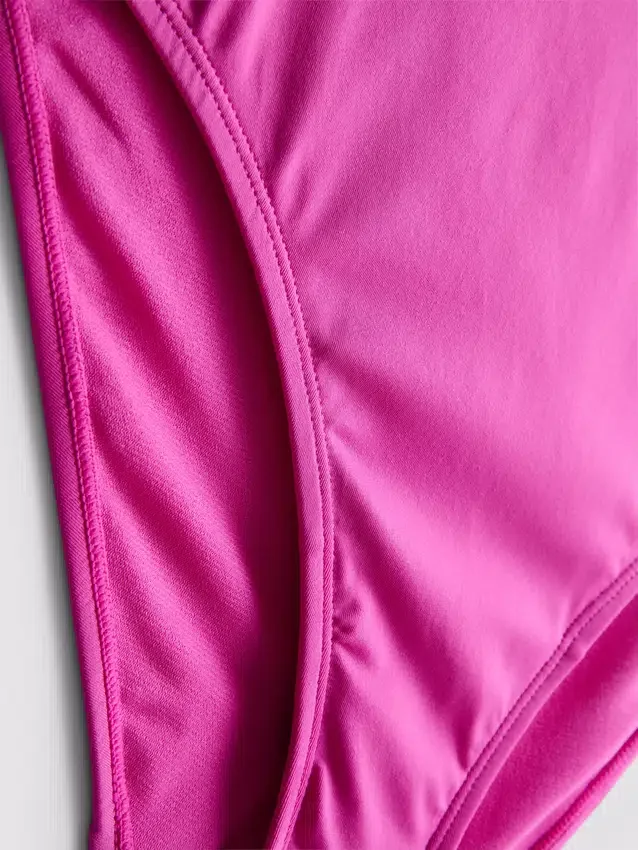 Traje de baño Twist Control