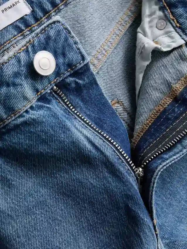 Vaqueros de corte recto, tiro bajo y estilo relajado