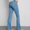Vaqueros de mezclilla de algodón de talle medio y corte acampanado