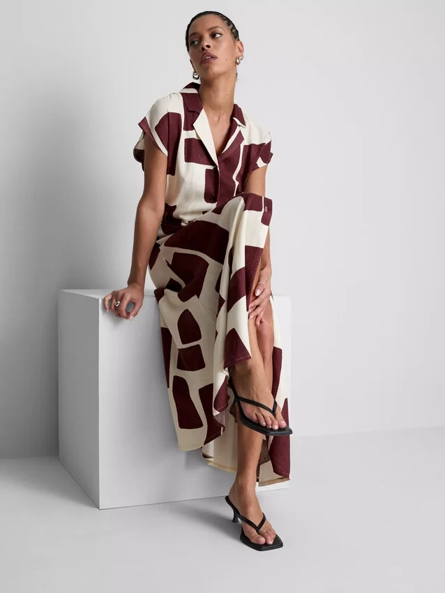 Vestido camisero midi de manga corta