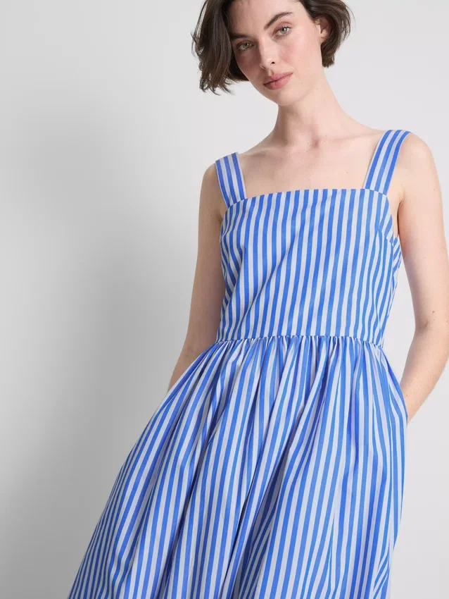 Vestido largo bordado a rayas