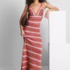 Vestido largo de croché con cuello en V de Paula Echevarría