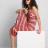 Vestido largo de croché con cuello en V de Paula Echevarría