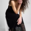 Vestido largo de encaje con cuello en V