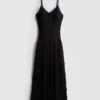 Vestido largo de encaje con cuello en V