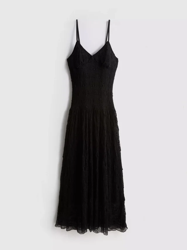 Vestido largo de encaje con cuello en V