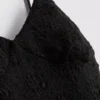 Vestido largo de encaje con cuello en V