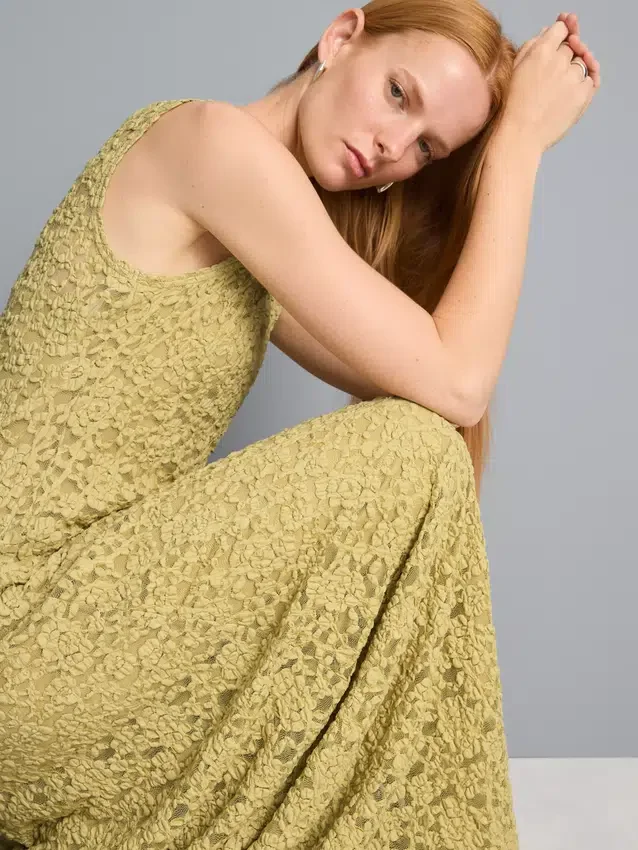 Vestido largo de encaje elástico