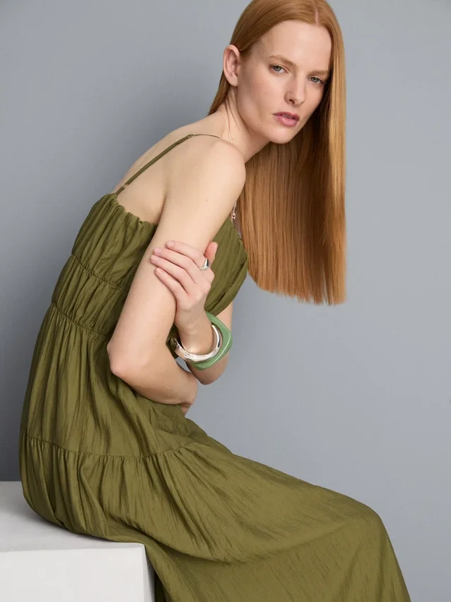 Vestido largo tipo smock con volantes