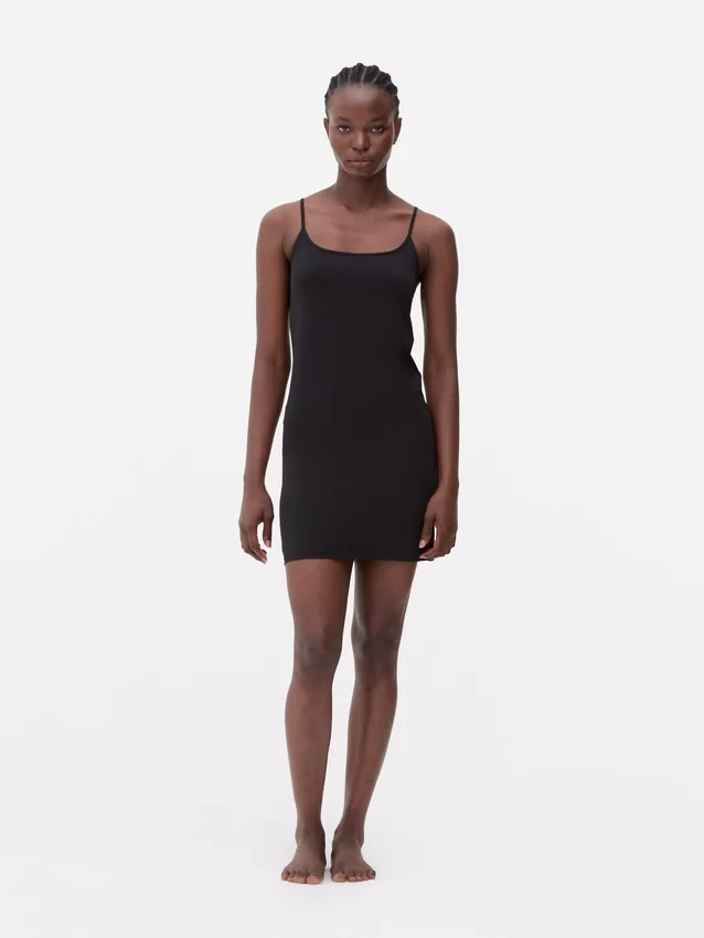 Vestido liso moldeador tipo camisola