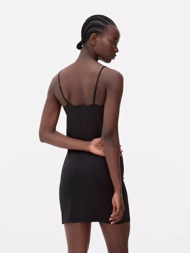 Vestido liso moldeador tipo camisola