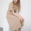 Vestido midi a rayas con mangas abullonadas