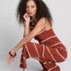 Vestido midi ajustado sin mangas de Paula Echevarría