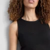 Vestido midi ajustado sin mangas de Paula Echevarría