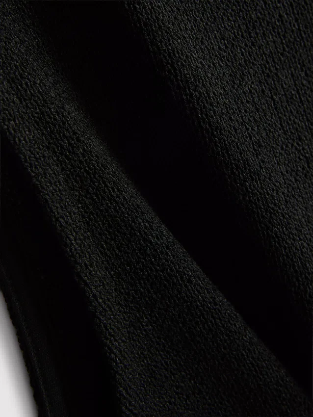 Vestido midi ajustado sin mangas de Paula Echevarría