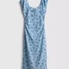 Vestido midi arrugado con escote corazón