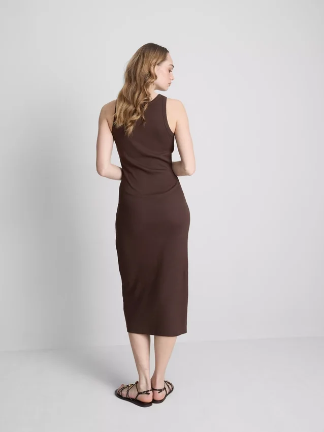 Vestido midi con sujetador incorporado de punto acanalado