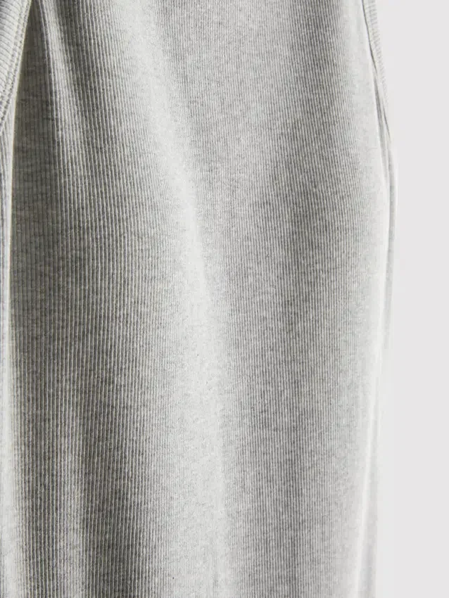 Vestido midi con sujetador incorporado de punto acanalado