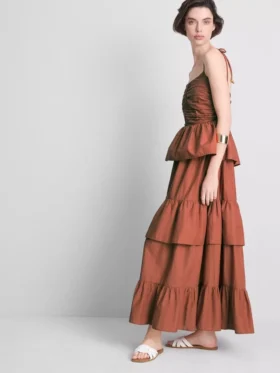 Vestido midi con volantes en capas