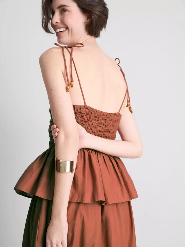 Vestido midi con volantes en capas
