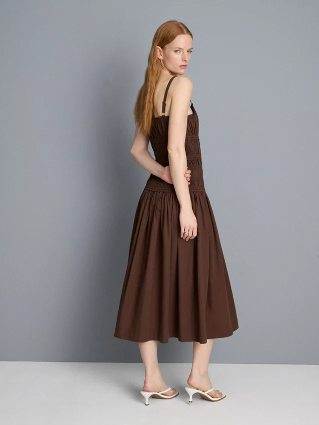 Vestido midi de algodón con cuello cuadrado y fruncido