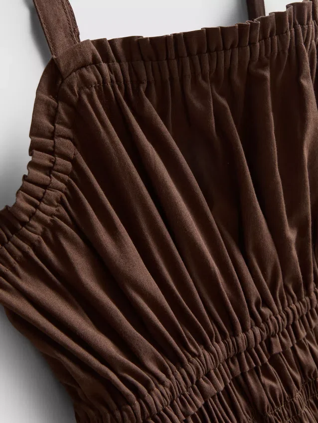 Vestido midi de algodón con cuello cuadrado y fruncido