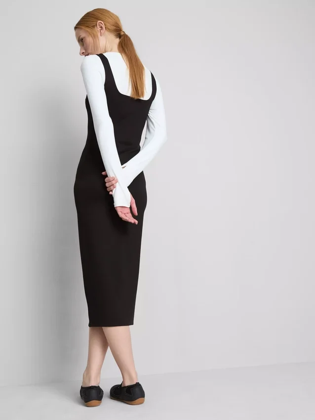 Vestido midi de cuello cuadrado «Second Skin»