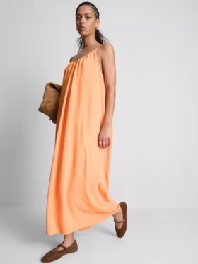 Vestido midi de tirantes